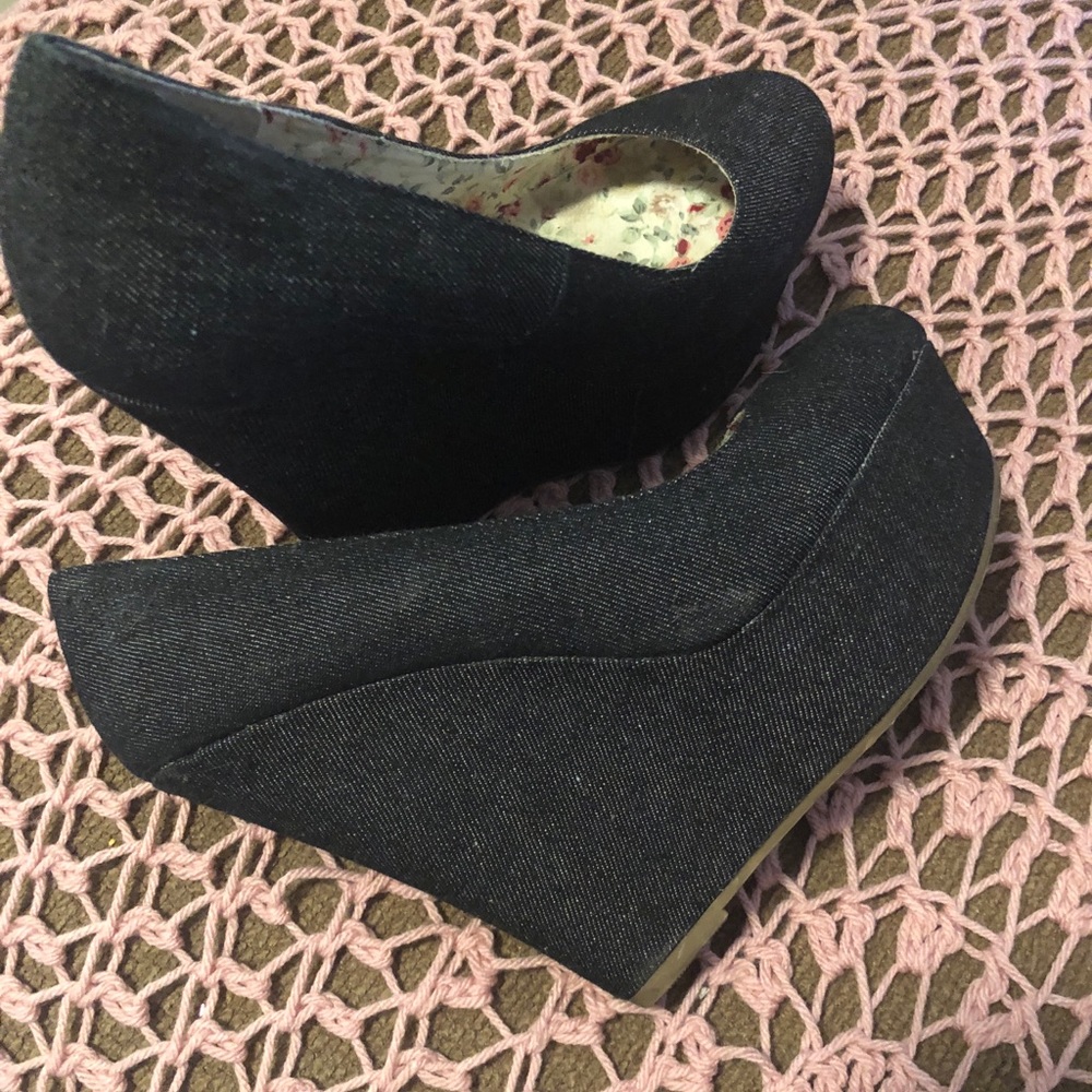 High ...comfy wedge shoe